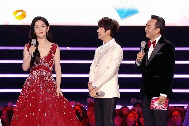 双11惊喜夜惊喜多:关晓彤主持,谢娜何炅同框,老少组合太创新!