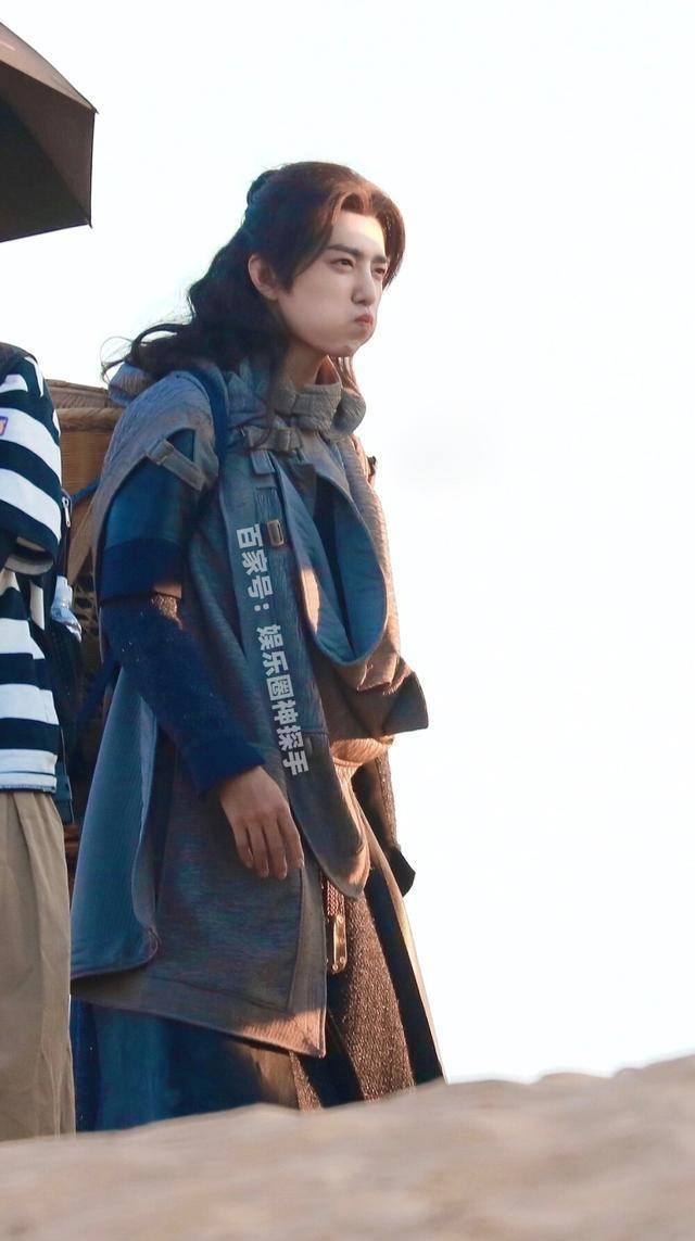 肖战《斗罗大陆》的幕后花絮曝光,粉丝:四处卖萌!_唐三_网友_眉清