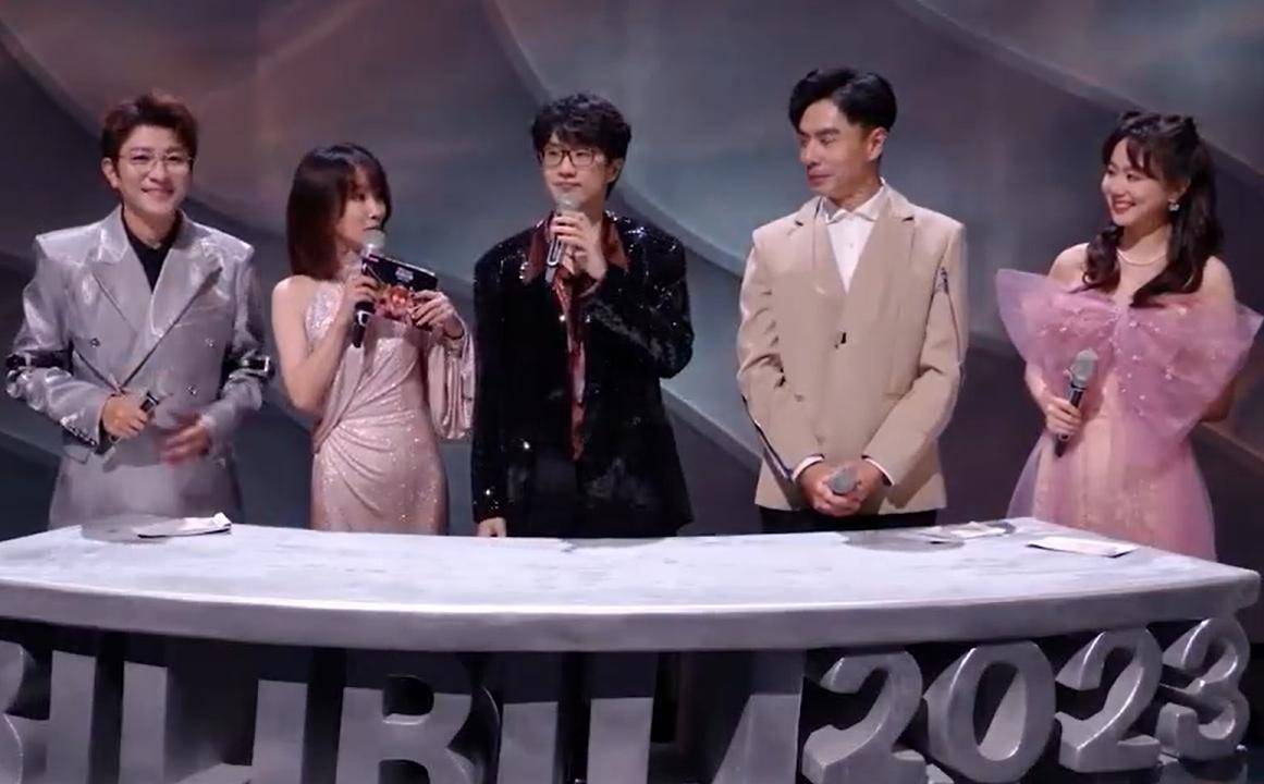 跨年晚会名场面:许嵩考虑结婚,宋茜王鹤棣借位吻,11个王俊凯_卫视