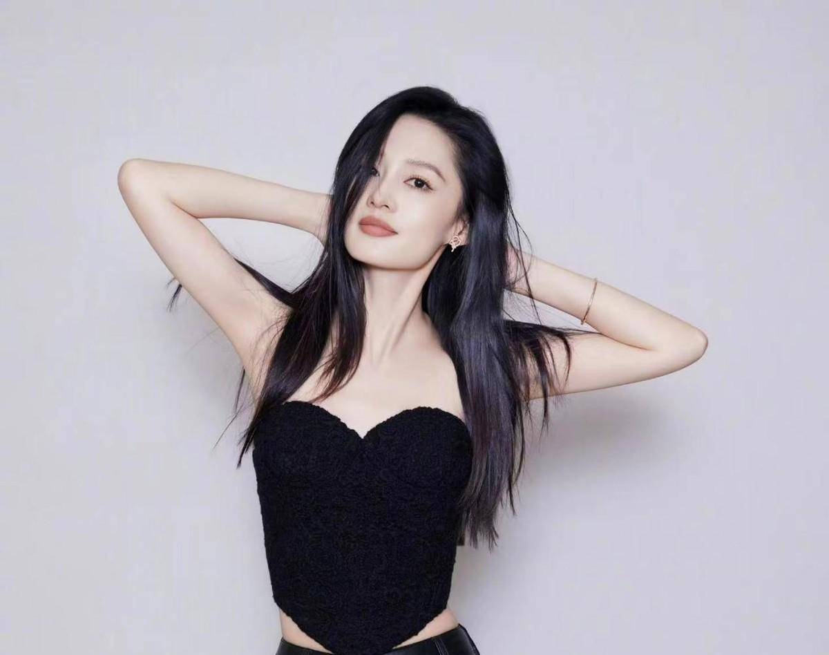 而李沁作为备受瞩目的女演员,近年来在一些作品中的出色表现备受好评