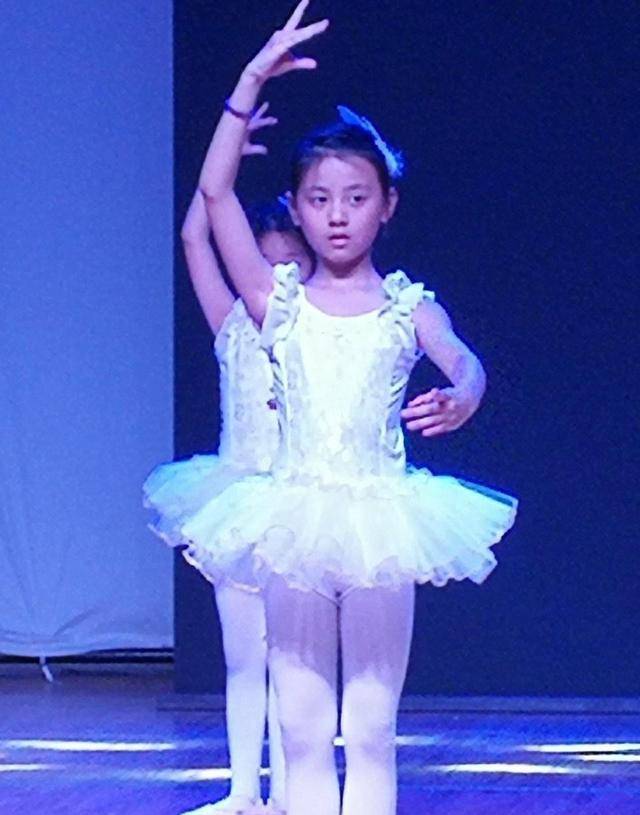 她不仅在学校时是个芭蕾舞小演员——林臻娅多才多艺,她喜欢跳舞和