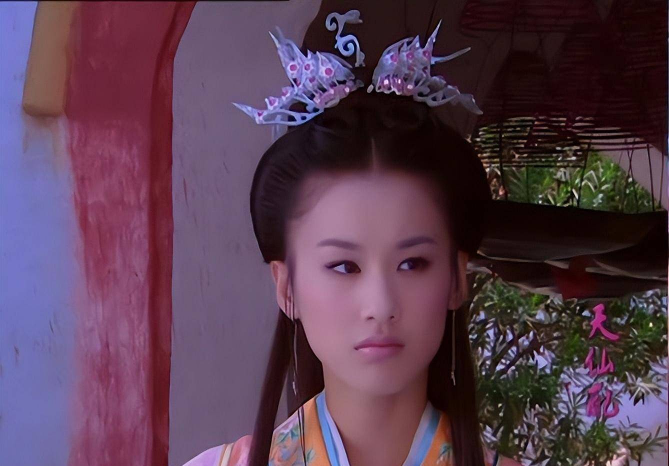 随后,黄圣依主演了电视剧《天仙配》,在剧中饰演聪明美丽的七仙女,与