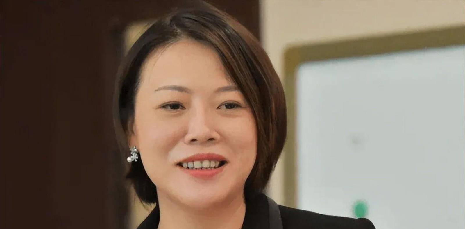 中国女首富易主!