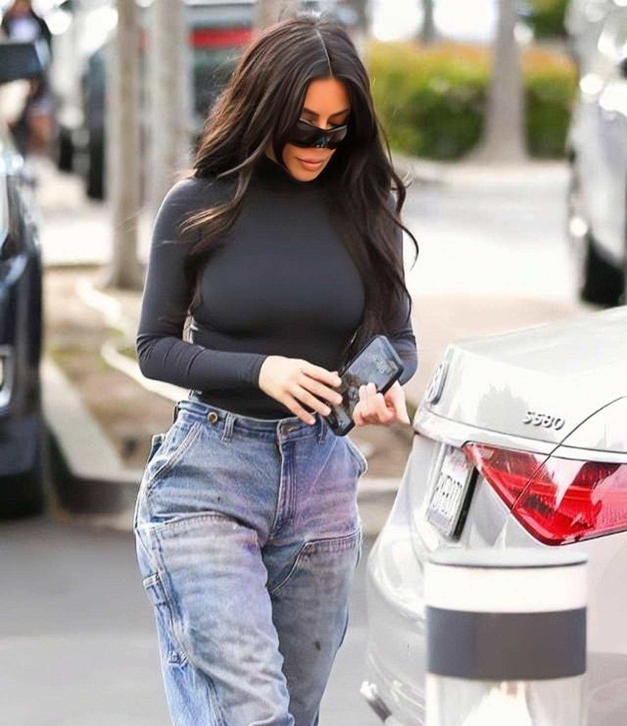 卡戴珊仿佛穿时髦衣服,征服c罗,"第一名媛"尽显女性魅力!