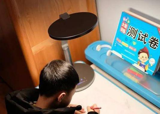 百元台灯性价比最高的有哪些?便宜又好用的台灯推荐