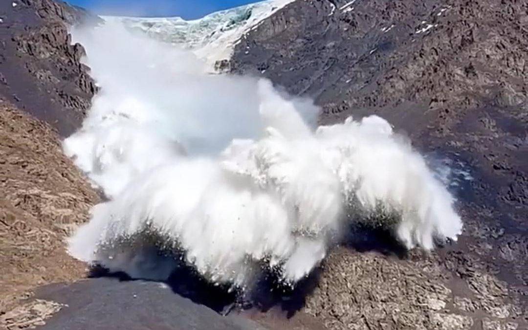 超级雪崩的恐怖程度令人难以想象!度假村三分钟被淹没!