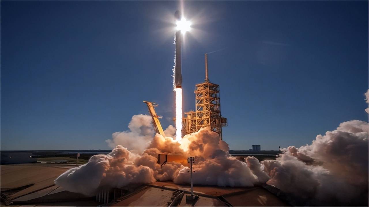 火箭喷水的奇幻现象:火遇水会发生什么?