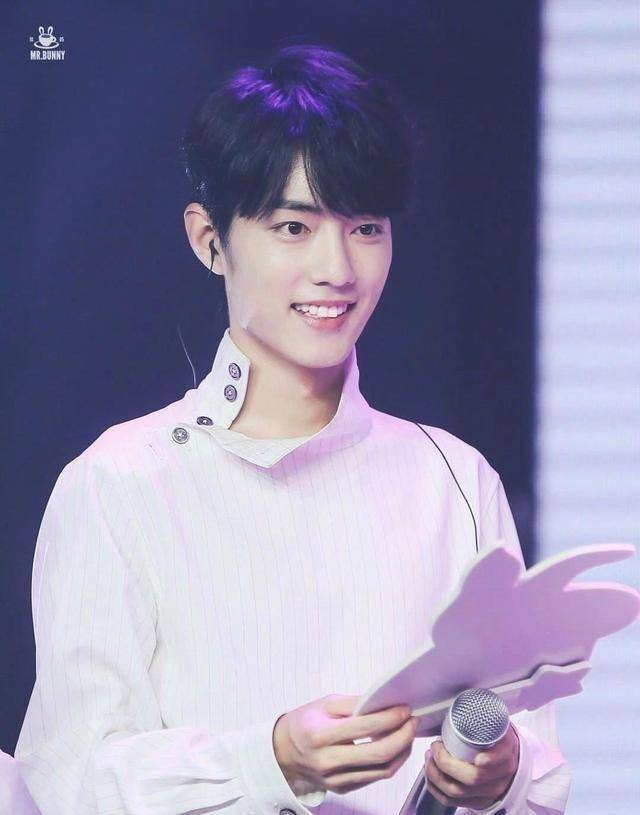 和肖战参加《明日之子》的王竟力力挺肖战!网友:王一博快跑!