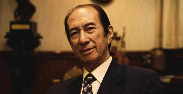 何鸿燊:赌王不赌钱但赌身家,孤注一掷赚第一桶金,刷脸攀上富家女_澳门