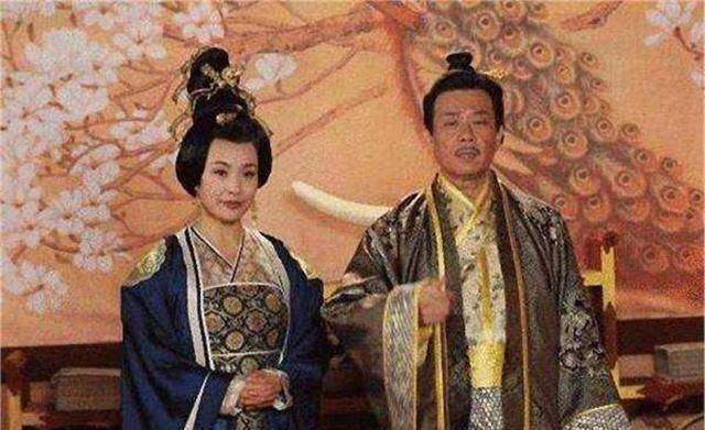 楊廣當時雖然妻妾成群,但是為了討好皇后,他絕不允許小妾們生子,即便