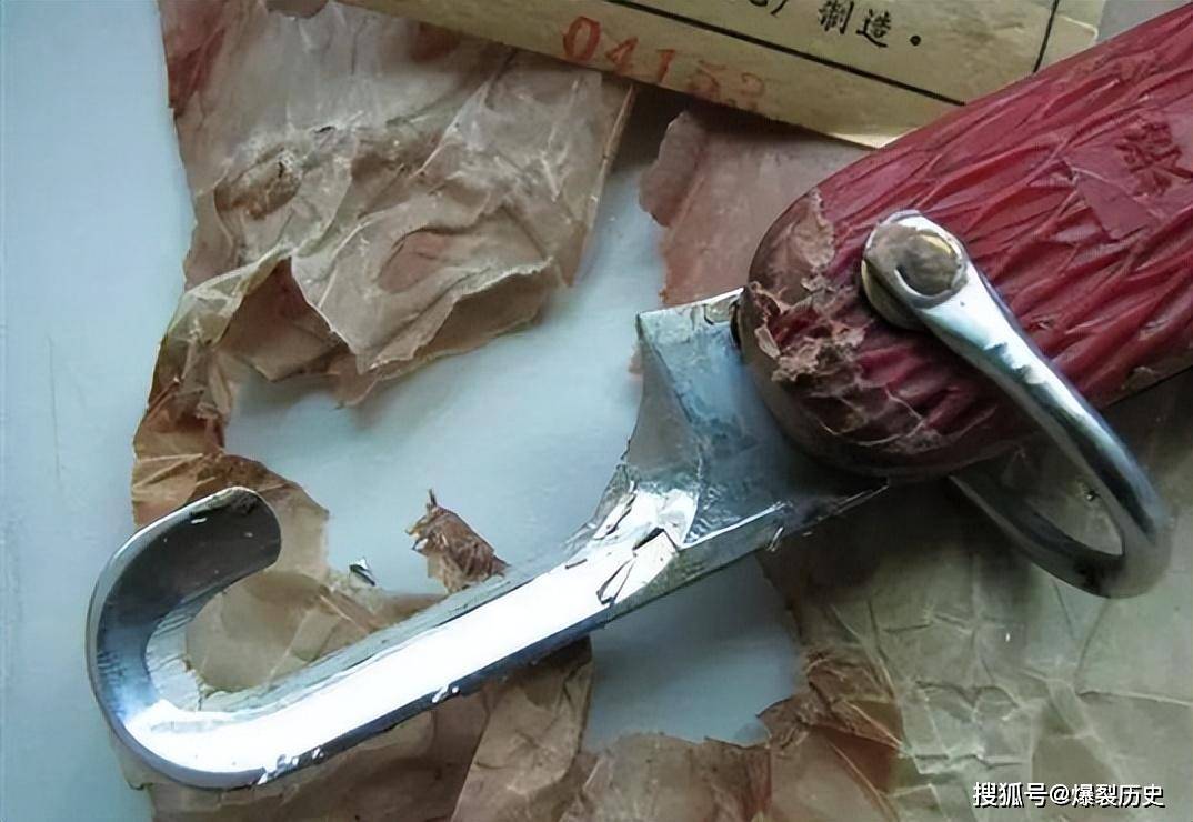 中国63式飞行员伞刀,罕见的折叠刀型,数量稀少收藏价值极高_钩刀_刀柄