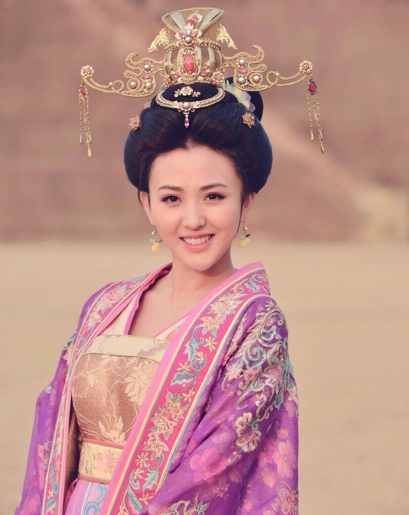 徐小飒:因《红楼梦》出道,和景甜是同学,还被误会当过杨幂助理