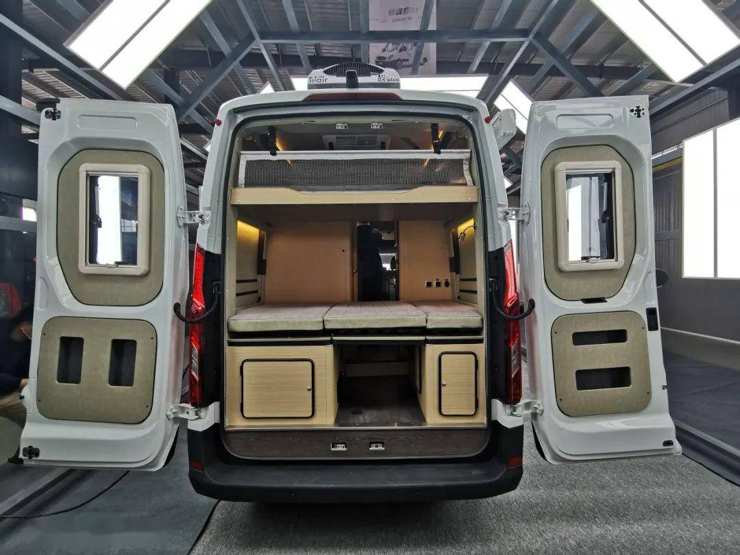 515房车展销会三款爆火的景宴房车来袭全新栖594v90车型首秀上海