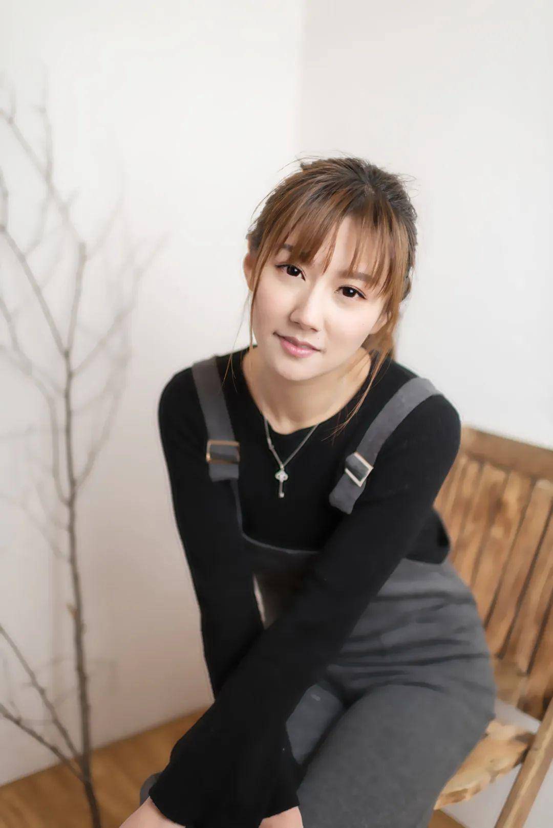 带你走进三位美女解说员的多面生活.