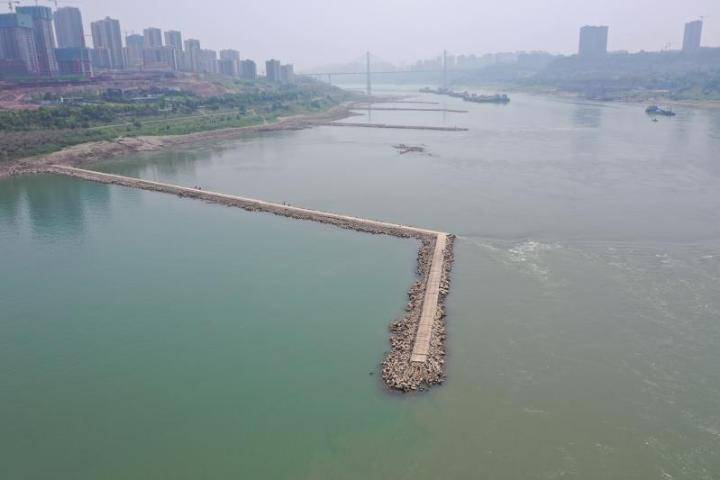 长江重庆航道工程局介绍,目前,长江九龙坡至朝天门河段航道整治工程
