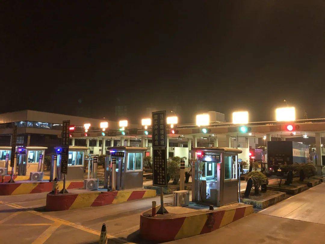 在全国的陆路口岸中,皇岗口岸日均监管跨境司机近万人次,约占全国的45