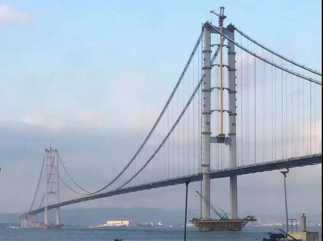 齐大桥 土耳其 奥斯曼加齐大桥是一座 横越土耳其伊兹密特湾的悬索桥