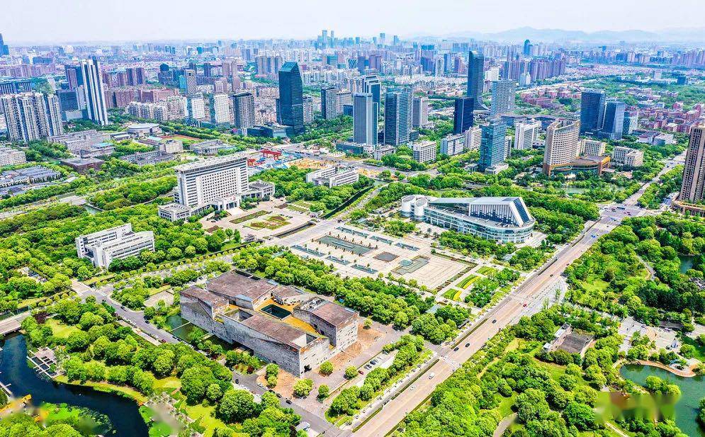 我们以近期云龙两侧的土地市场来看,东钱湖中心湖