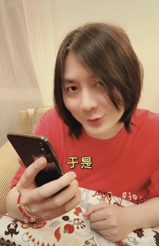 一张手机壁纸用了4年张大仙为何不舍得换看到照片我懂了