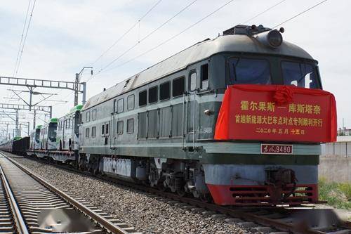 运能较为紧张,我们将装车点前移到布列开车站,装车后经由霍尔果斯口岸