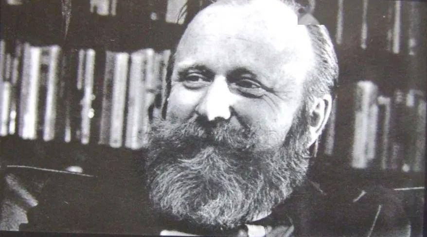 美国作家弗兰克·赫伯特(frank herbert)原创的"沙丘"科幻小说共六部.