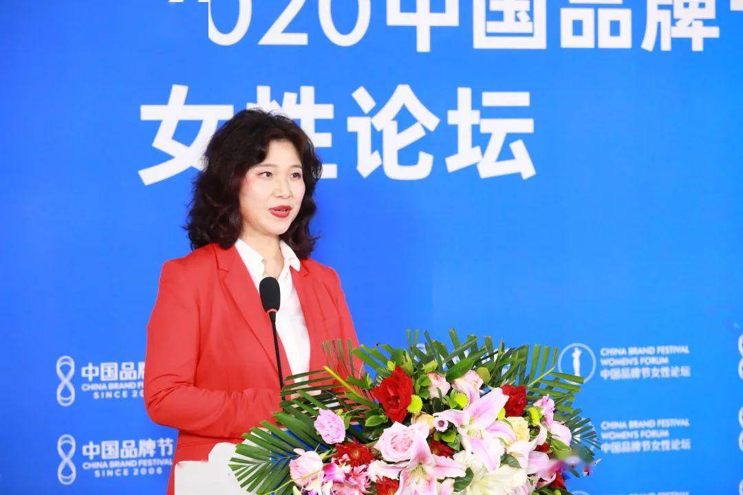 严明花姜毅《组织创变中的女性创新力》高峰对话论坛最后,夏华结合