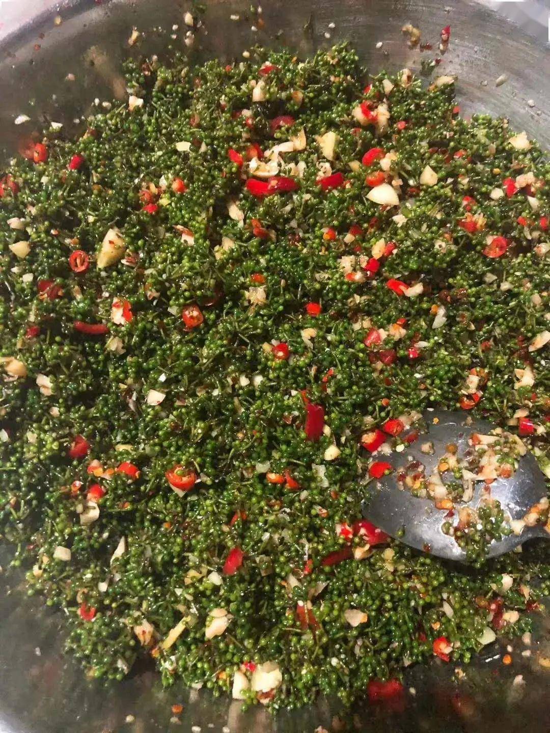 想不想来碗白米饭舀几大勺一拌?那就来吧!