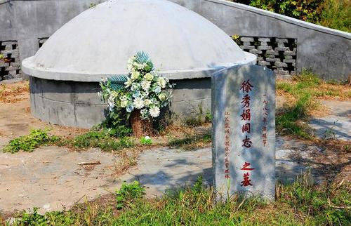 她是中国最美驯鹤女孩,为找白天鹅英年早逝,一首歌感动无数国人