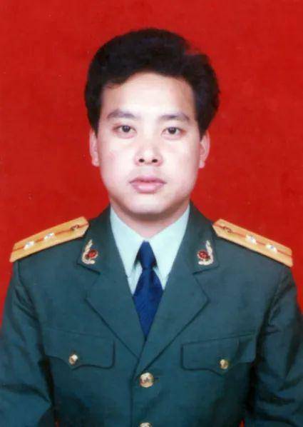 作者简介周爱兵,安徽枞阳县人,转业后在央企工作,热爱文学,喜读散文