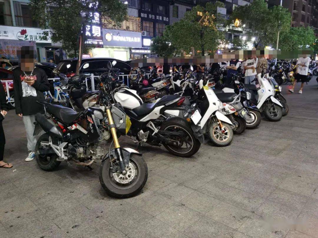 "炸街"再现!7名无证驾驶精神小伙被查处