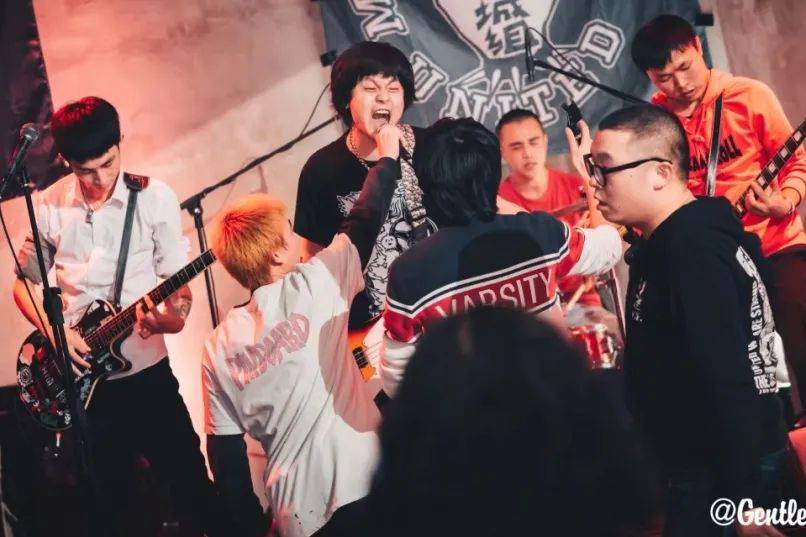 亚细亚报童the asian intelligence kids报童是种消失的职业,曾经也