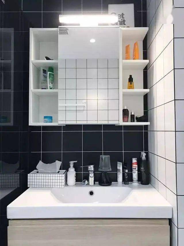 120平简约黑白装修设计,卫生间的收纳空间这么多,你都没想到!