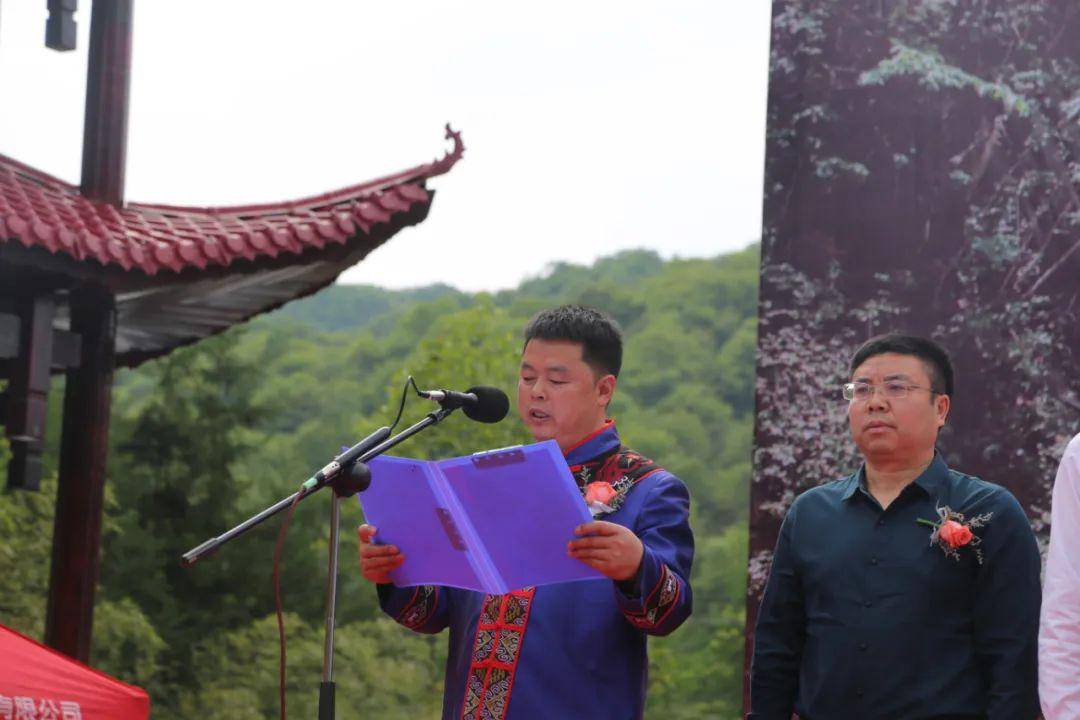 县委统战部常务副部长刘廷权,县委统战部副部长,县民宗委主任王海龙