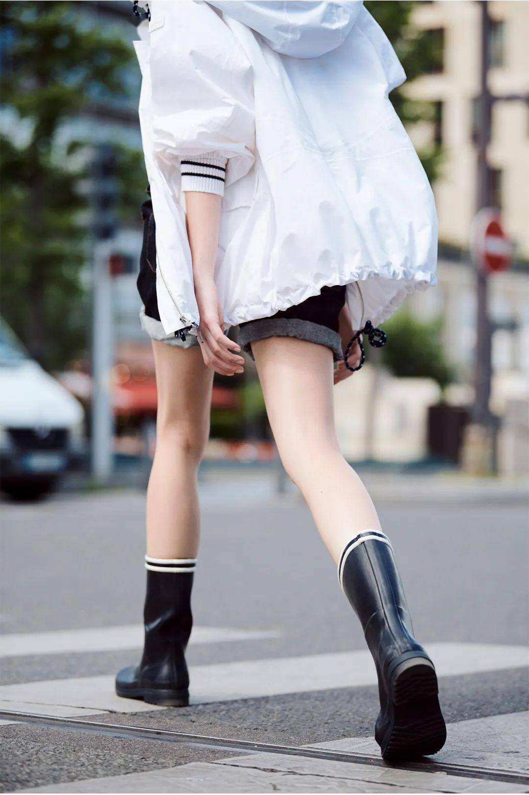 穿上aigle雨靴做行走的都市时髦精