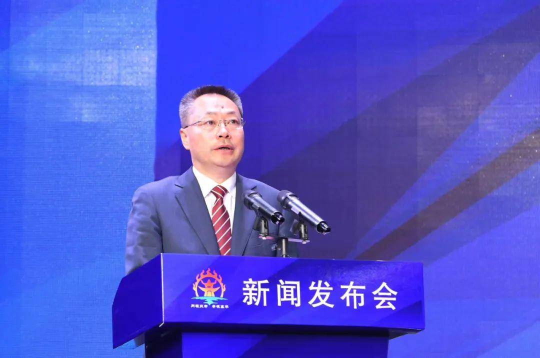 中共高平市委书记胡晓刚作主旨发言胡晓刚在主旨发言中向新闻媒体介绍