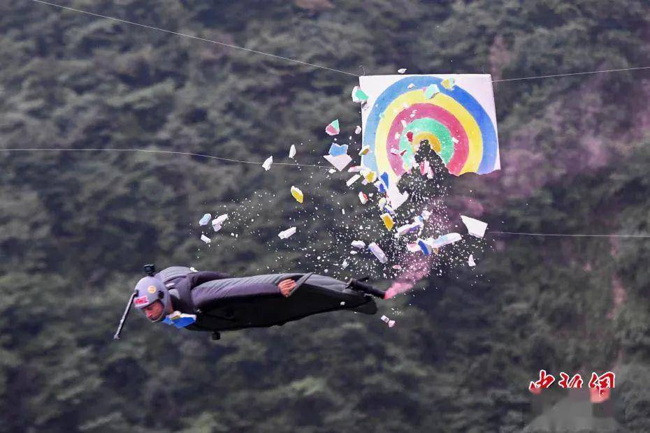 翼装飞行安安遗体照片图片