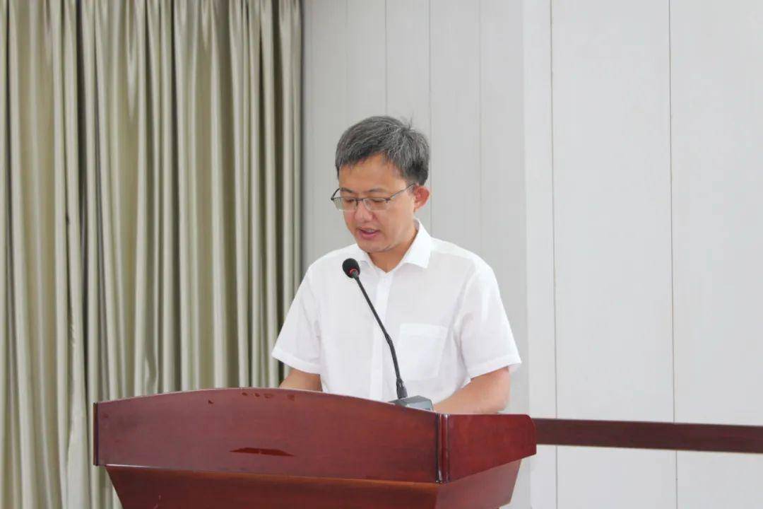 青铜峡市委常委马波同志为大赛致辞,向进入决赛的12个项目表示热烈的