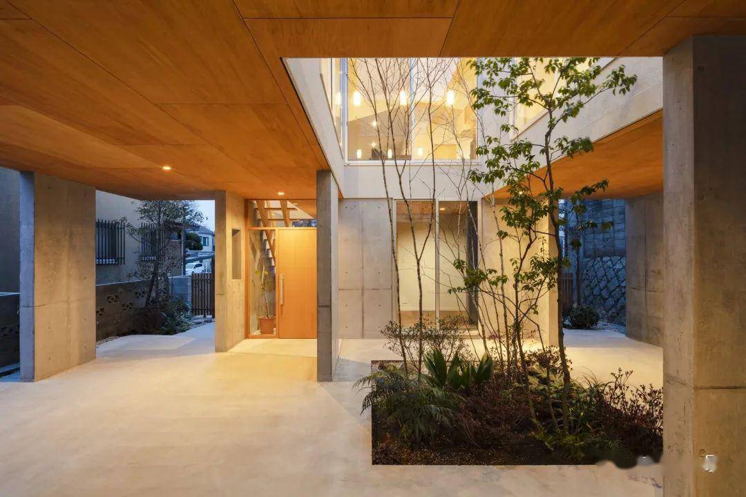 【优秀案例分析】日本底层架空的住宅 / dog