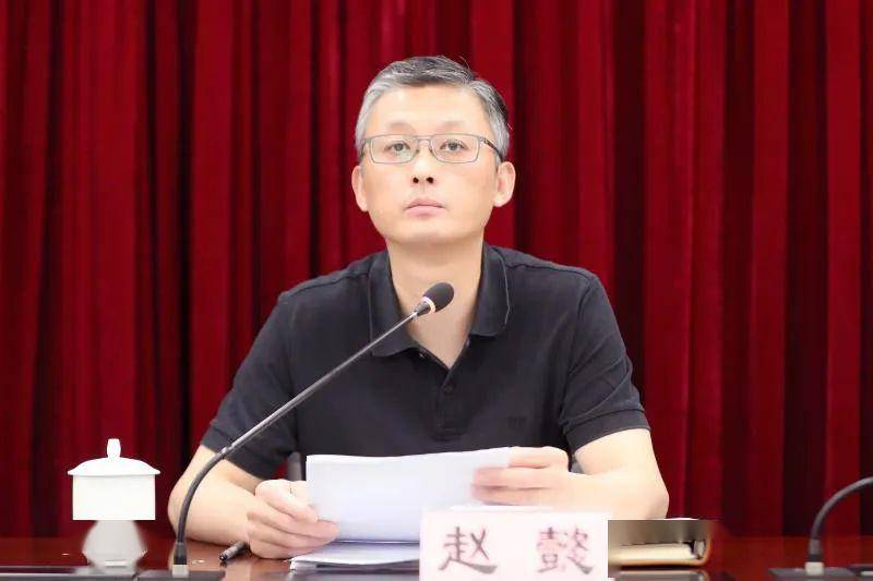 宝山区委常委,宣传部部长赵懿,宝山区副区长陈筱洁出席会议.