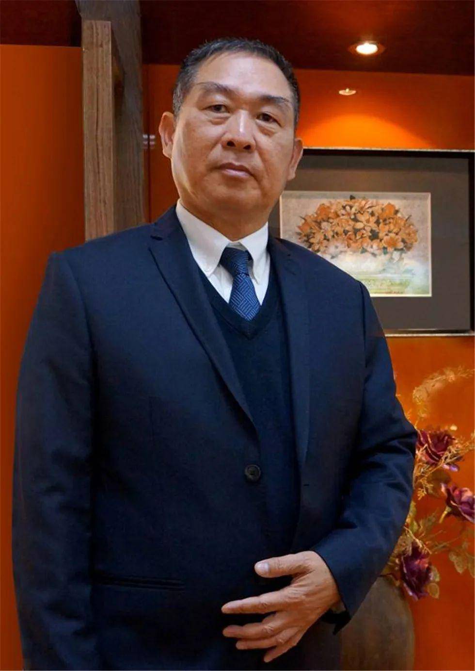 本期刊选汕头市新东方酒店用品有限公司董事长许立荣,论述职业经理人