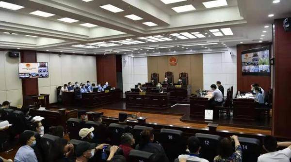 南昌市人民检察院出庭公诉"邹氏兄弟"等21人涉黑案件