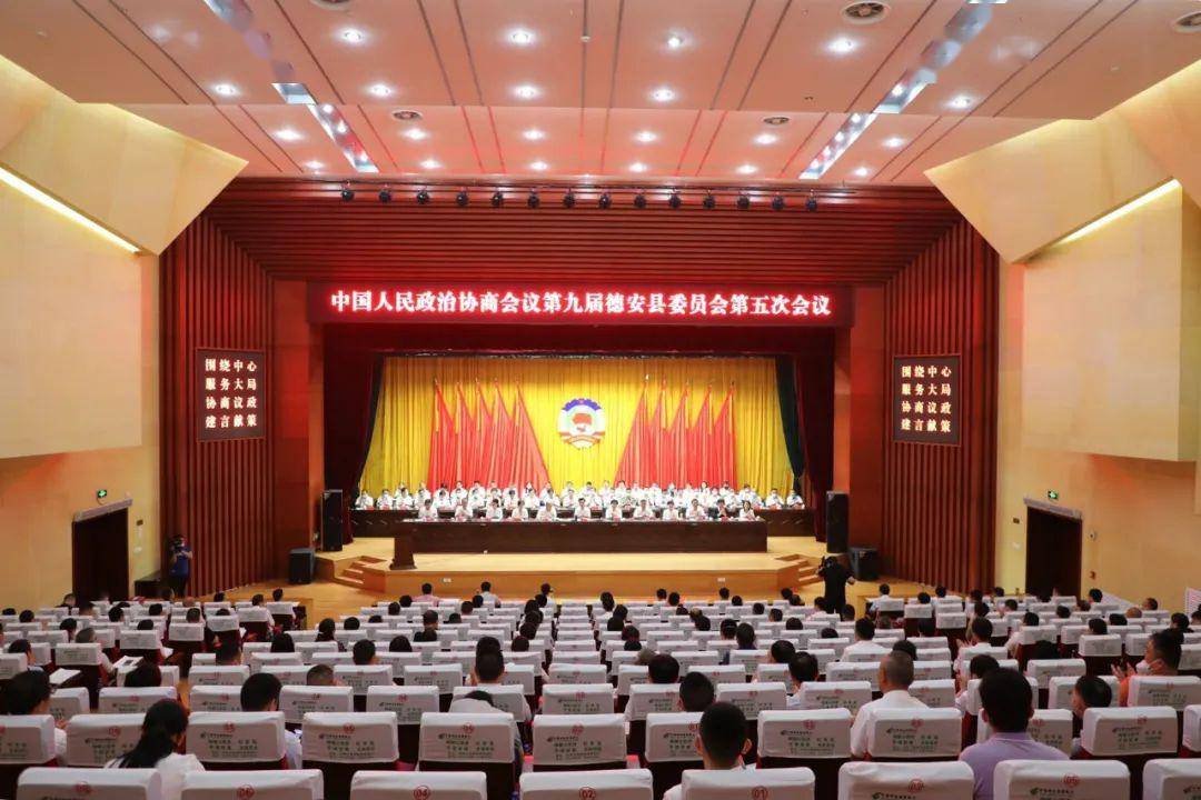 县两会进行时县人大代表政协委员谈打算两会胜利闭幕履职永不停步