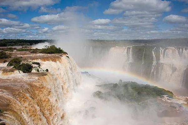 已然春光乍泄何不相约伊瓜苏