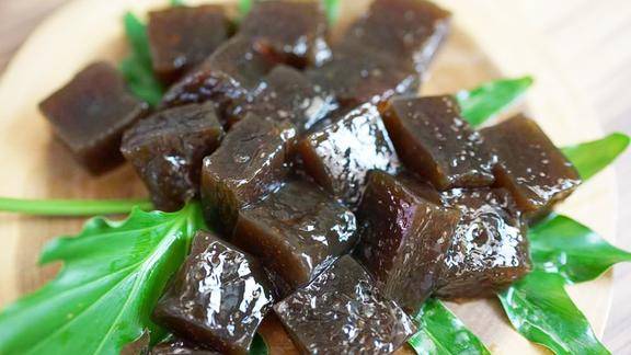 晶莹剔透的黑糖粉粿做法只需要2种材料就能做