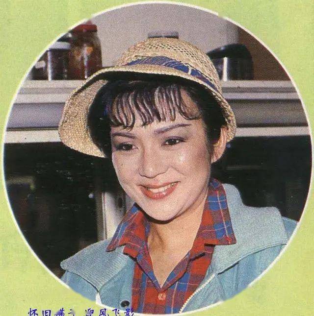 港星老剧照:冯宝宝,娇俏容颜,古典韵味,曾经天赋演戏神童