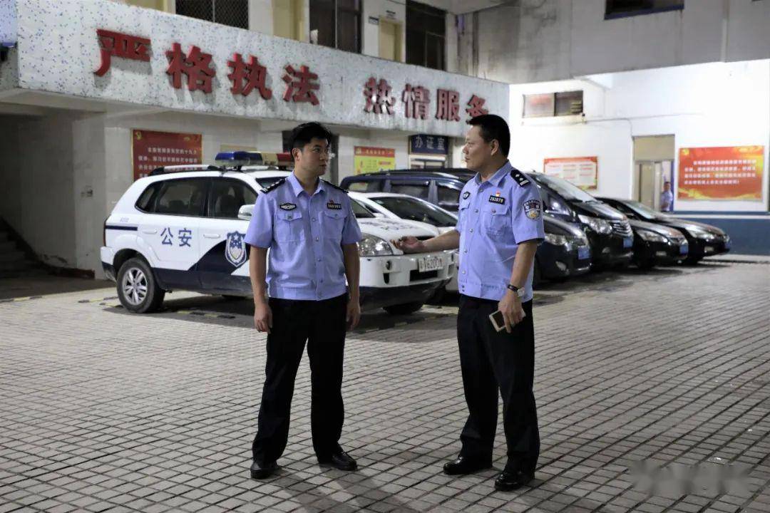 行动中,副市长,公安局长陈泓铎深入基层一线指挥督战,局全体党组成员