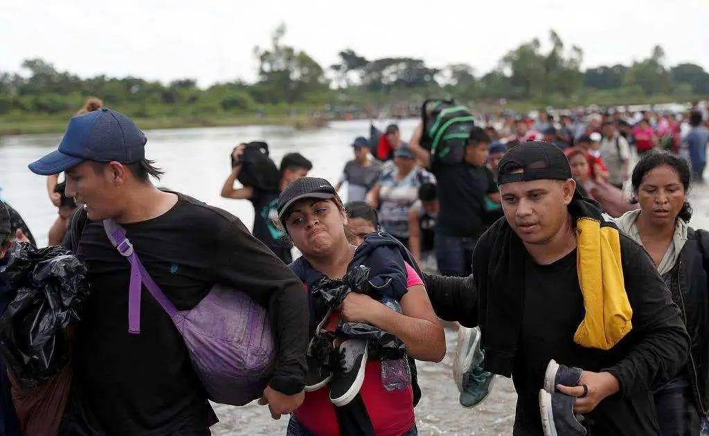 最骚的是波多黎各人还拥有美国公民地位,不用绿卡马上就能在美国其他