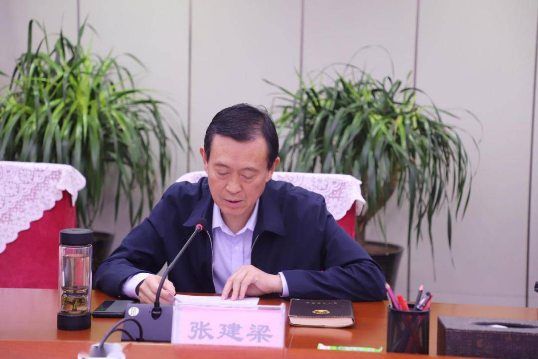 王少青,市政府副秘书长朱化礼,市教体局党组书记张建梁,局长丁建清,市