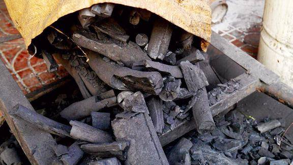 原来制作木炭这么简单早学会就不用买了