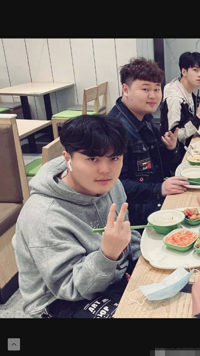 m的交战中,第一局的比赛阵容如下:而,笑影是有